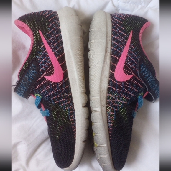 Nike Kids' Black and Pink Sneakers with Blue Accents - Picture 3 of 6